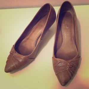 Tan/Medium Brown Closed Toe Pointy Shoes